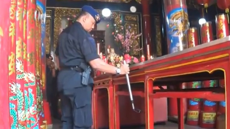 Jelang Imlek, Tim Jibom Gegana Polda DIY Sterilisasi Klenteng