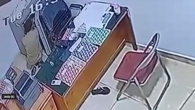 ASN Dinas Pendidikan Luwu Timur Terekam CCTV Curi Uang di Dalam Brankas