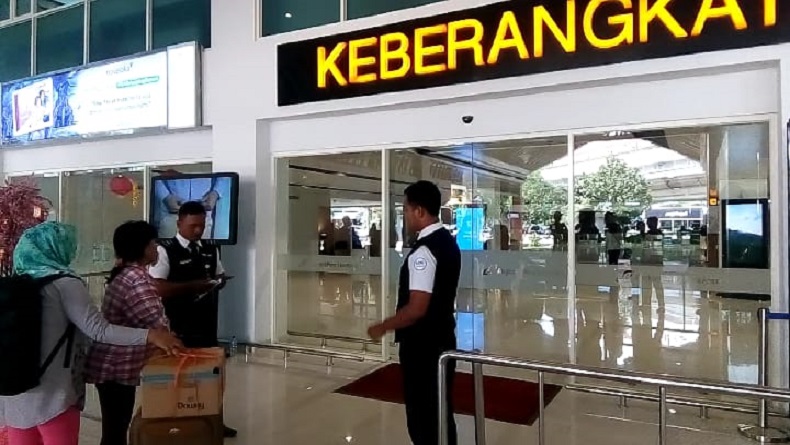 Abu Erupsi Merapi Tutup Landasan Pacu, Bandara Adi Soemarmo Setop Beroperasi 1 Jam