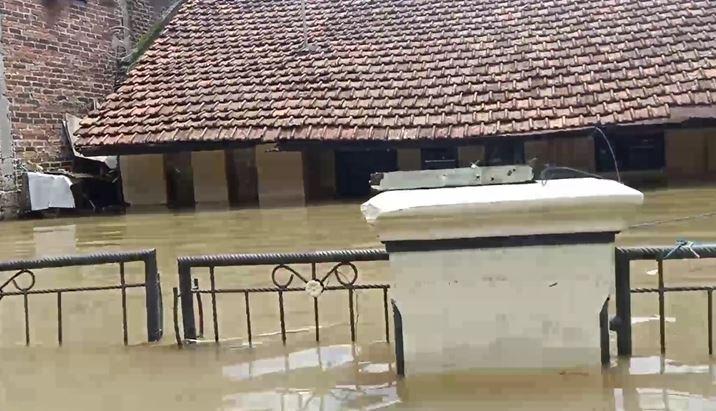 Banjir di Kabupaten Bandung Masih Belum Surut, Akses Jalan Tak Bisa Dilalui