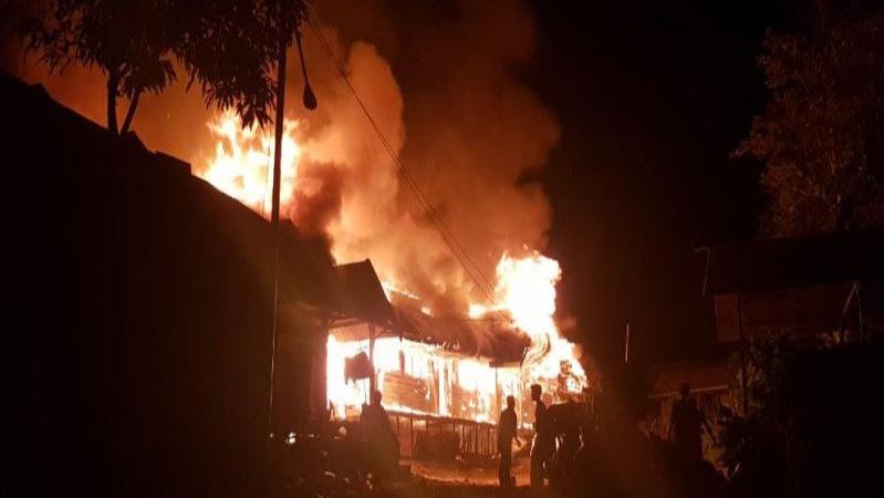 Kebakaran Rumah di Sekadau Kalbar, Ayah-Ibu dan Anak Tewas Terjebak Kobaran Api