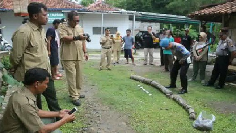 title Warga Bonagung Sragen Temukan Fosil Gading Gajah Berusia 700 Tahun Warga Bonagung Sragen Temukan Fosil Gading Gajah Berusia 700 Tahun
