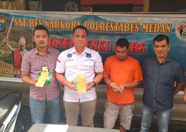 title Polisi Gagalkan Peredaran 2 Kg Sabu dari Kurir Jaringan Malaysia di Kota Medan Polisi Gagalkan Peredaran 2 Kg Sabu dari Kurir Jaringan Malaysia di Kota Medan