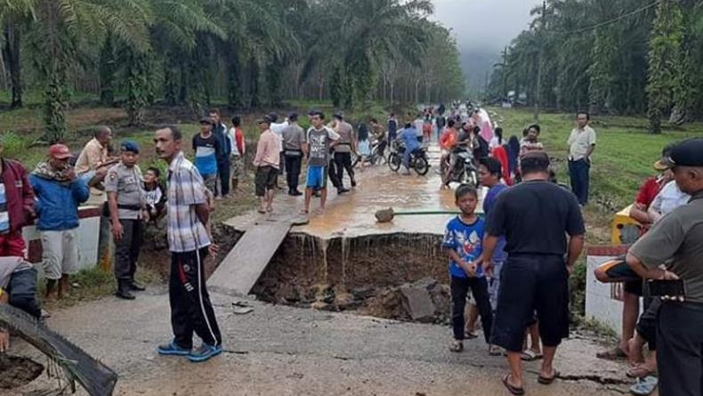 Hujan Deras Landa Padangsidimpuan, 1 Jembatan Putus Diterjang Luapan Sungai
