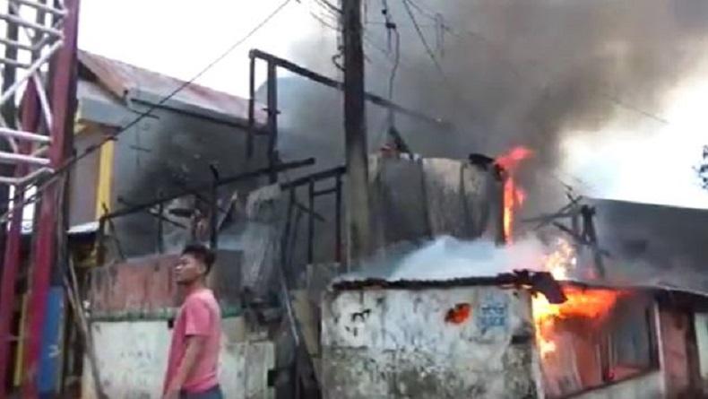 Diduga Korsleting Listrik, 7 Rumah Warga di Makassar Terbakar dan 1 Orang Luka-Luka