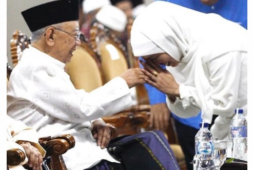 title Gus Sholah Wafat, Khofifah: Beliau Paket Lengkap Seorang Negarawan Gus Sholah Wafat, Khofifah: Beliau Paket Lengkap Seorang Negarawan