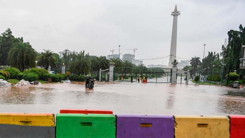 Jakarta Hujan Deras, Jalan Depan Istana Merdeka dan Monas Banjir - Bagian 3