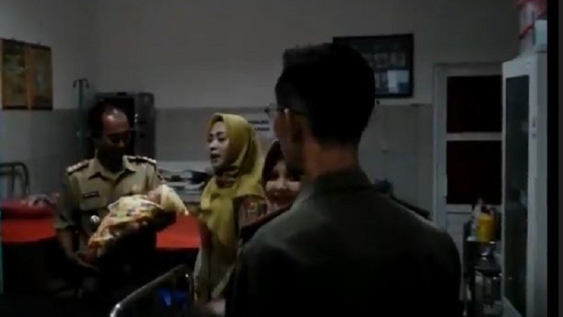 Bayi Perempuan Sehat Umur 2-3 Hari Ditemukan di Teras Warga Jember
