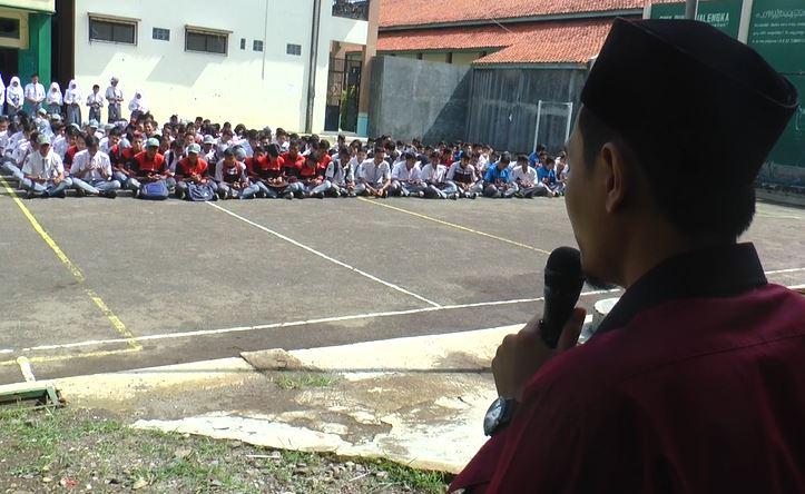 Ratusan Pelajar di Majalengka Gelar Doa Bersama untuk Gus Sholah