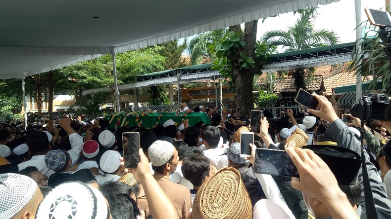 title KH Mustofa Bisri: Gus Sholah Orang yang Ikhlas dan Tulus, Sulit Mencari Penggantinya KH Mustofa Bisri: Gus Sholah Orang yang Ikhlas dan Tulus, Sulit Mencari Penggantinya