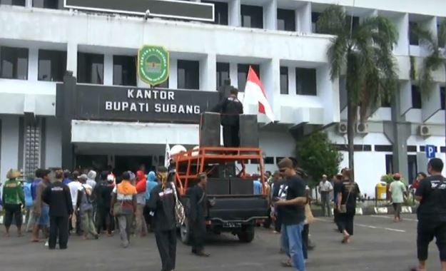 Ratusan Nelayan Demo di Kantor Pemkab Subang, Tuntut Kompensasi Pelabuhan Patimban
