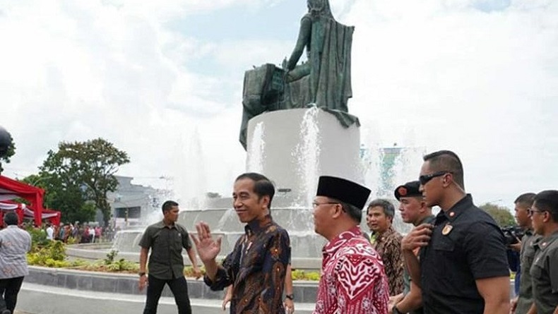 Resmikan Monumen, Jokowi: Ibu Fatmawati Menjaga Mimpi di Tengah Keterbatasan