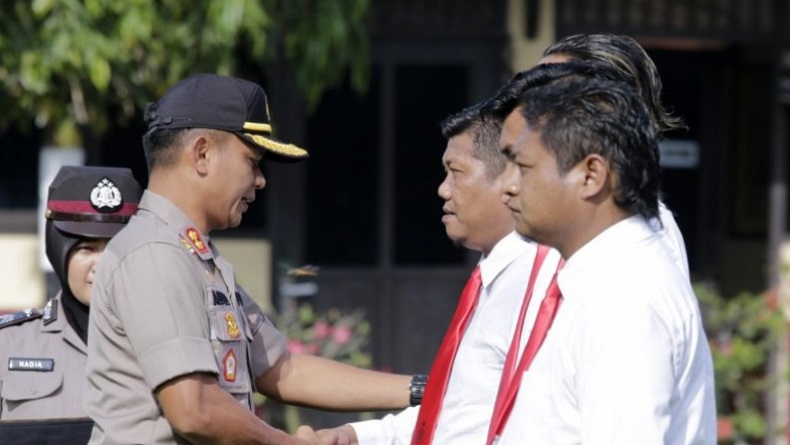 4 Polisi yang Tangkap Pelaku Pencurian Ban Ambulans di Batang Dapat Penghargaan