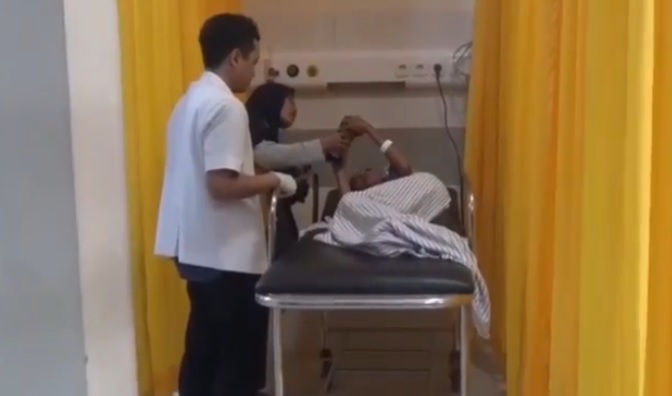 title Siswa SMP di Nganjuk Luka Parah Dikeroyok Teman di Kelas, Orang Tua Lapor Polisi Siswa SMP di Nganjuk Luka Parah Dikeroyok Teman di Kelas, Orang Tua Lapor Polisi