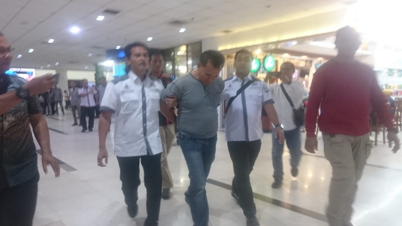 title Polisi Berpangkat Kompol Ditangkap Polda Sumut karena Ikut Bakar Rumah di Samosir Polisi Berpangkat Kompol Ditangkap Polda Sumut karena Ikut Bakar Rumah di Samosir