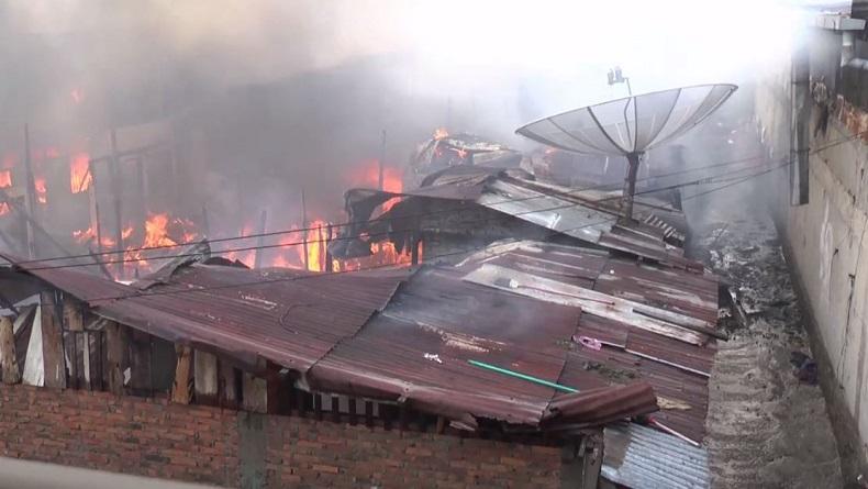 Kebakaran Hanguskan Belasan Rumah di Pematangsiantar, Para Korban Menangis Histeris