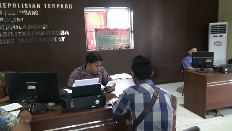title Ditodong Senpi hingga Dipukuli, Pria di Palembang Lapor ke Polisi Ditodong Senpi hingga Dipukuli, Pria di Palembang Lapor ke Polisi