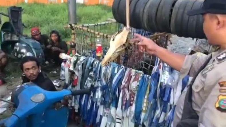 title Bikin Macet Jalan, Anak Punk Bawa Vespa Gembel di Deliserdang Dibubarkan Polisi Bikin Macet Jalan, Anak Punk Bawa Vespa Gembel di Deliserdang Dibubarkan Polisi