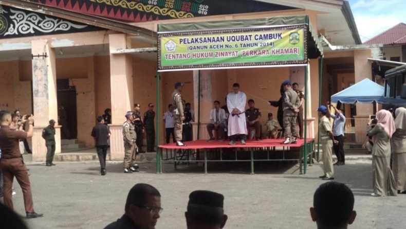Simpan Miras, Warga Sumut Dihukum Cambuk di Aceh