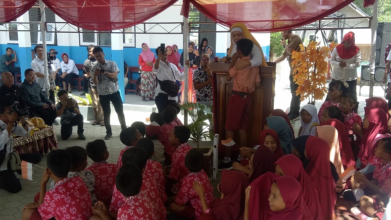 Khofifah Resmikan 2 Gedung SD di Donggala yang Dibangun dari Dana Bantuan Warga Jatim
