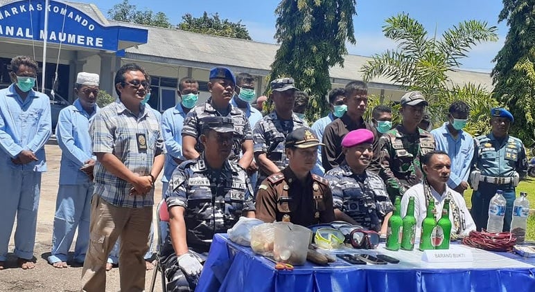 Amankan 27 Bom Aktif, TNI AL Tangkap 10 Pelaku Pengeboman Ikan di Lamutatu