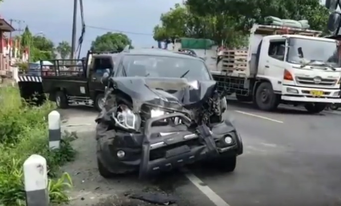 Truk Gandeng Tabrak 4 Mobil di Paguyangan Brebes akibat Rem Blong, 1 Polisi Luka