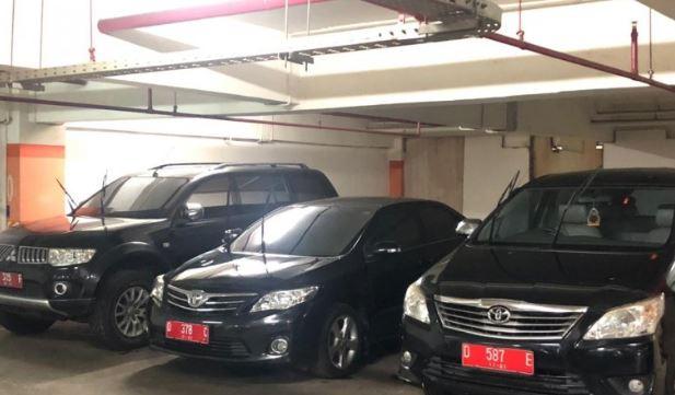 Tak Ada Lahan, Mobil Bapenda Jabar Diparkir di Basement Swalayan