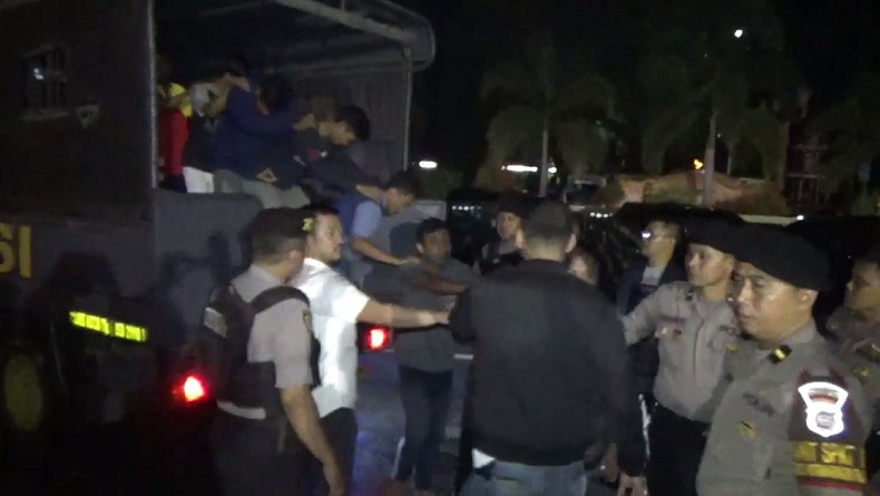 Viral, 8 Pendekar Perguruan Silat Keroyok Pemuda di Sampit hingga Babak Belur dan Menangis