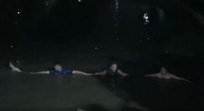 1 dari 3 Siswa SMP di Sidoarjo yang Hanyut Ditemukan Tewas Tersangkut Semak dalam Air