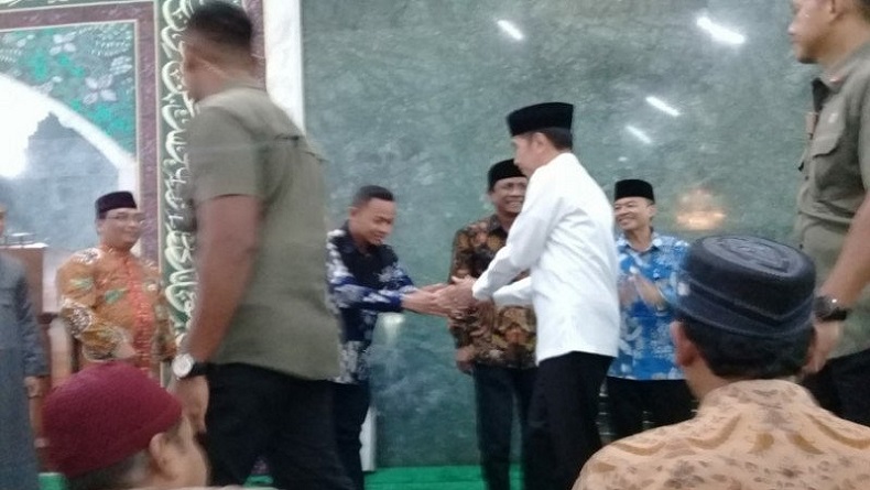 Usai Lepasliarkan Elang Jawa, Jokowi Salat Jumat di Masjid Agung Sudirohusodo Sleman