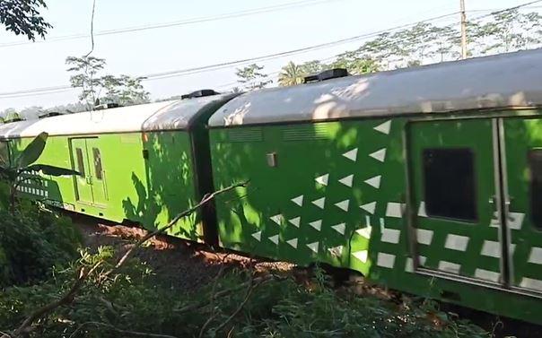 title Nenek di Tasikmalaya Tewas Mengenaskan Tertabrak Kereta Api, Diduga Bunuh Diri Nenek di Tasikmalaya Tewas Mengenaskan Tertabrak Kereta Api, Diduga Bunuh Diri