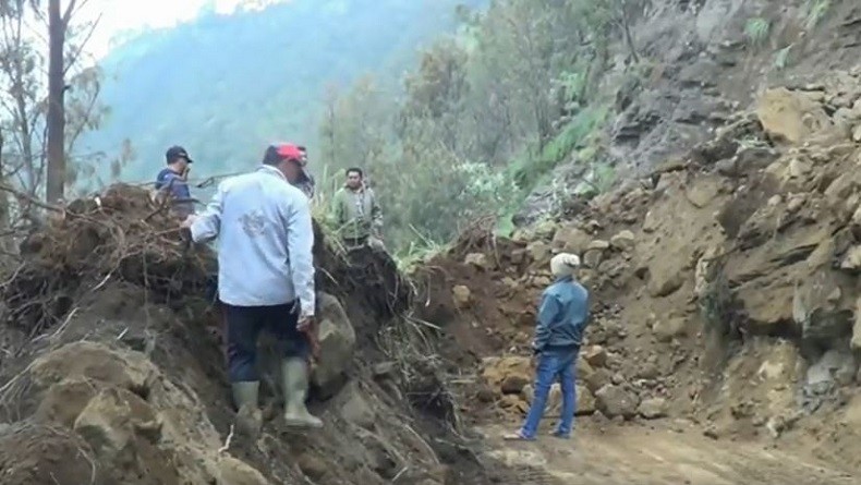 Longsor di Pasuruan, Akses ke Lautan Pasir Bromo Tertutup Material Tanah dan Batu