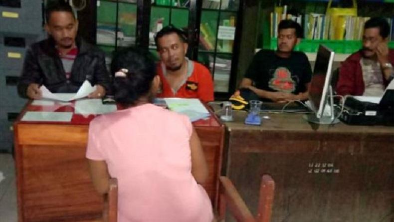 title Diduga Buka Praktik Prostitusi, 8 Pelayan Warung Remang-Remang di Pinrang Diangkut Satpol PP Diduga Buka Praktik Prostitusi, 8 Pelayan Warung Remang-Remang di Pinrang Diangkut Satpol PP