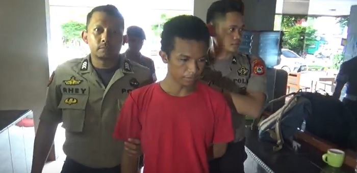 title Polsek Makassar Ringkus Maling Cabul, Ambil Ponsel Sambil Remas Payudara Polsek Makassar Ringkus Maling Cabul, Ambil Ponsel Sambil Remas Payudara