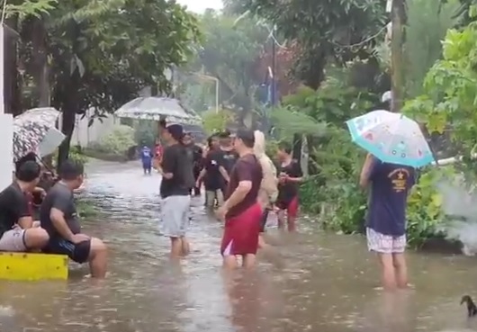 Banjir Kembali Rendam Perumahan di Cilodong Depok akibat Hujan Deras