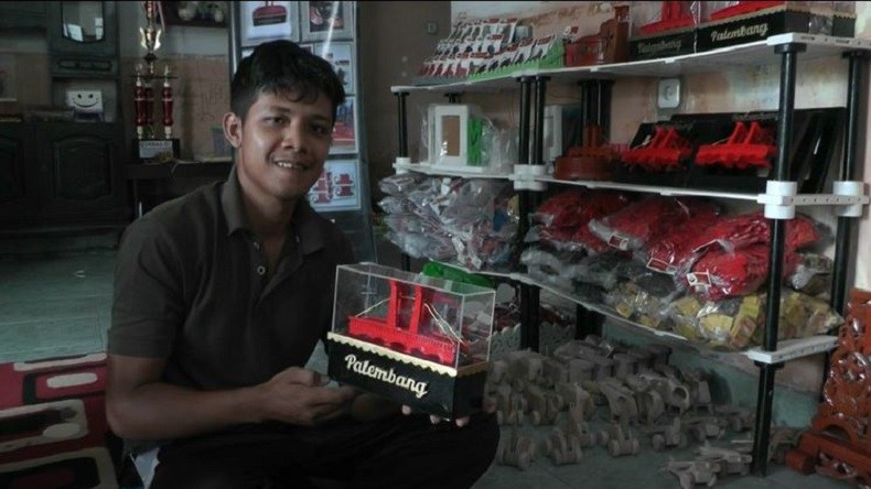 Pengrajin di Palembang Manfaatkan Limbah Kayu Jadi 