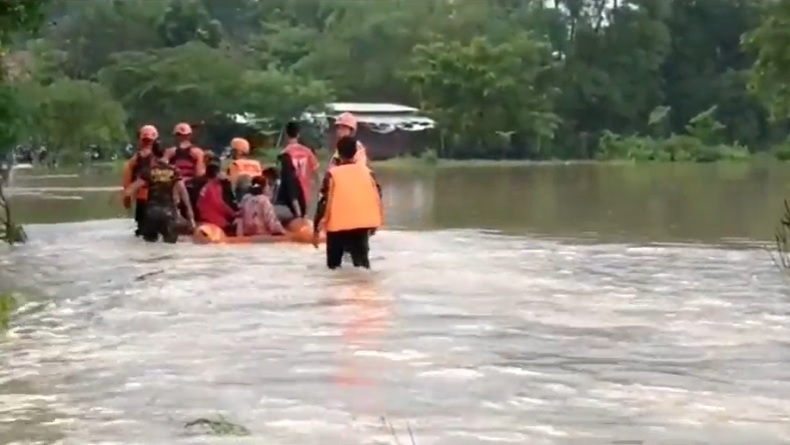 Tanggul Sungai Cisanggarung Jebol, 3 Desa di Losari Terendam Banjir