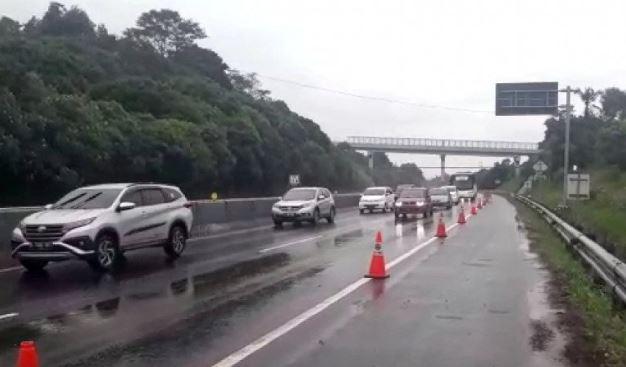 Pengendara Truk Diimbau Gunakan Jalur Sebelah Kanan di Tol Cipularang