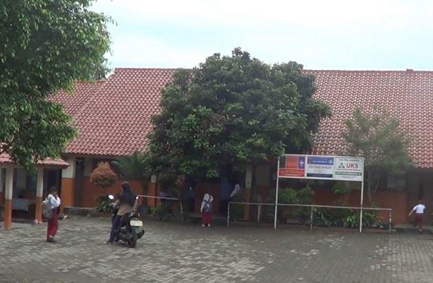 title Miris Ada SD Nyaris Ambruk di Depok, Jaraknya Cuma 11 Km dari Kantor Wali Kota Miris Ada SD Nyaris Ambruk di Depok, Jaraknya Cuma 11 Km dari Kantor Wali Kota