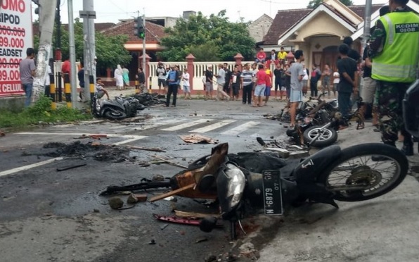 Laga Persebaya Vs Arema, Sejumlah Motor Dibakar Massa Suporter di Blitar
