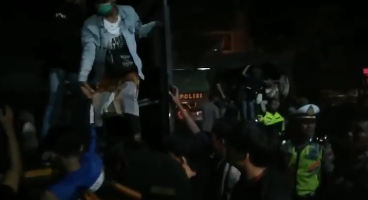 Ricuh Suporter Persebaya Vs Arema, Polisi Pulangkan 700 Bonek dari Blitar
