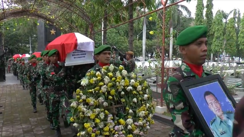 Pangdam Diponegoro Pimpin Pemakaman Prajurit Korban Kecelakaan MI-17 di TMP Giri Tunggal