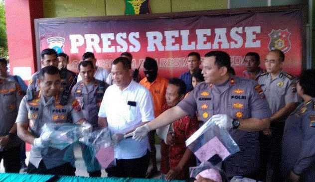 title 2 Begal Sadis di Medan Ditangkap, 1 Pelaku Ditembak Mati, 1 Buron 2 Begal Sadis di Medan Ditangkap, 1 Pelaku Ditembak Mati, 1 Buron