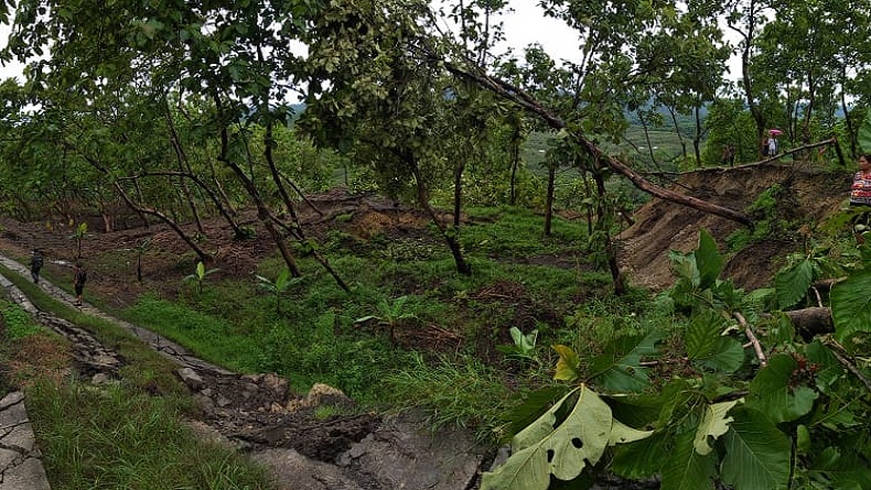 Jalan Utama 2 Desa di Kendal Terputus karena Longsor Sepanjang 200 Meter