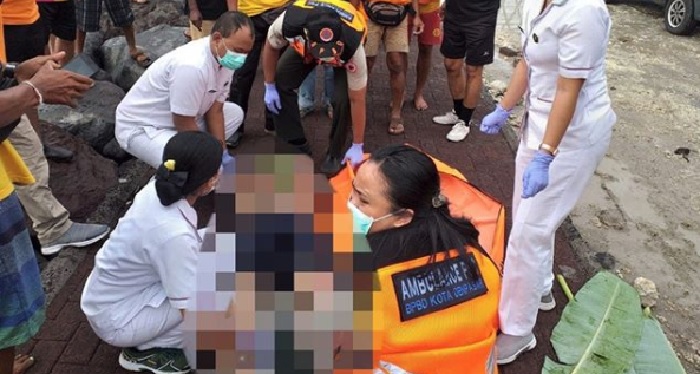 Warga Denpasar Dikejutkan Penemuan Mayat Pria Bertato di Pantai Padanggalak