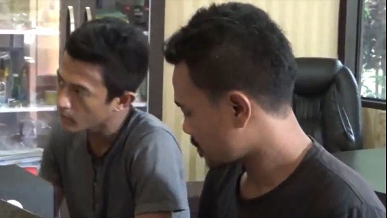 Asyik Hitung Laba Jual Narkoba, 2 Pengedar Sabu di Lamongan Dibekuk Polisi
