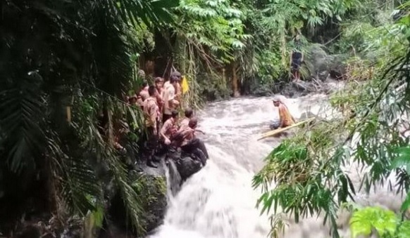 title Anak dan Istri Tersangka Susur Sungai Sempor Diungsikan karena Tertekan Anak dan Istri Tersangka Susur Sungai Sempor Diungsikan karena Tertekan