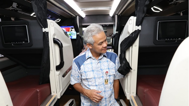 Ganjar Pranowo Lepas Ekspor 10 Bus Tingkat Karya Anak Bangsa ke Bangladesh