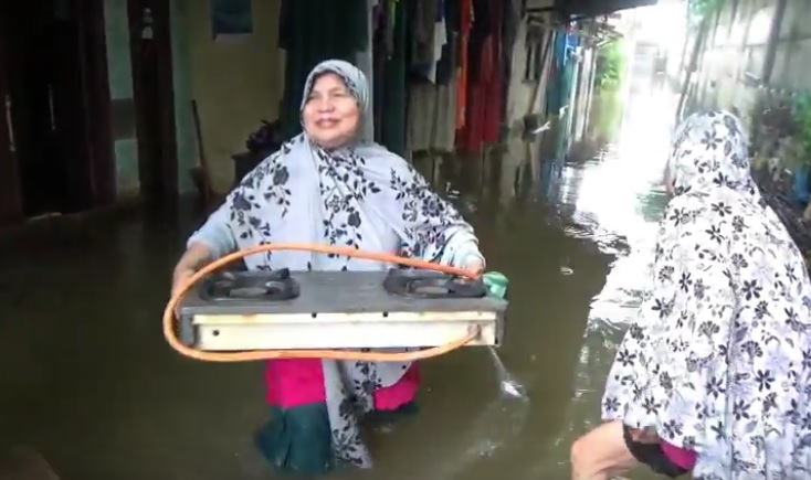 Banjir di Bekasi Rendam Sejumlah Perumahan, Aktivitas Warga Lumpuh