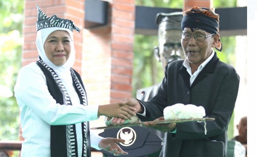 Gubernur Khofifah Jadi Warga Kehormatan Sedulur Sikep Samin Bojonegoro